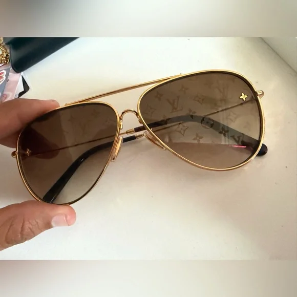 Louis Vuitton Gold Aviator Sunglasses - Picture 3 of 8